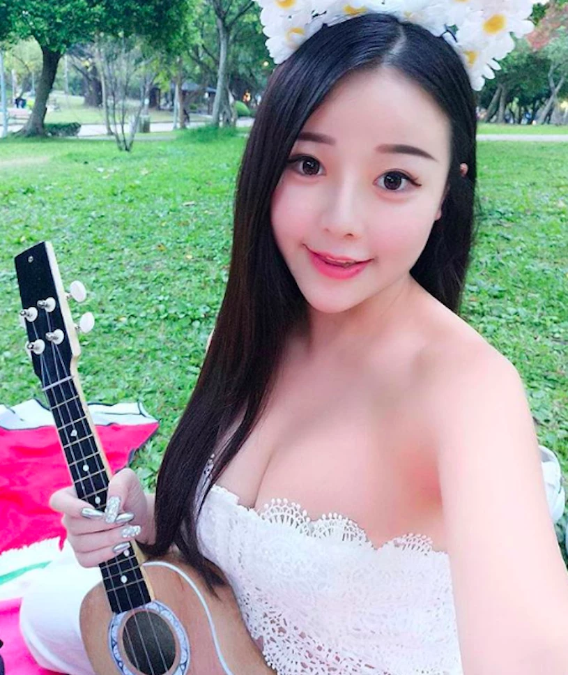 4163328.webp