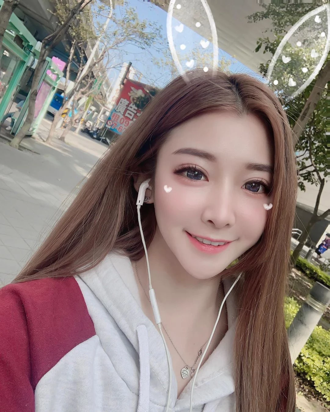 3913289.webp