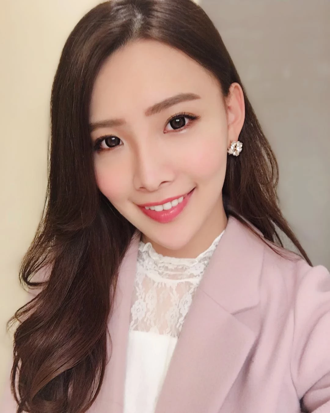4056060.webp