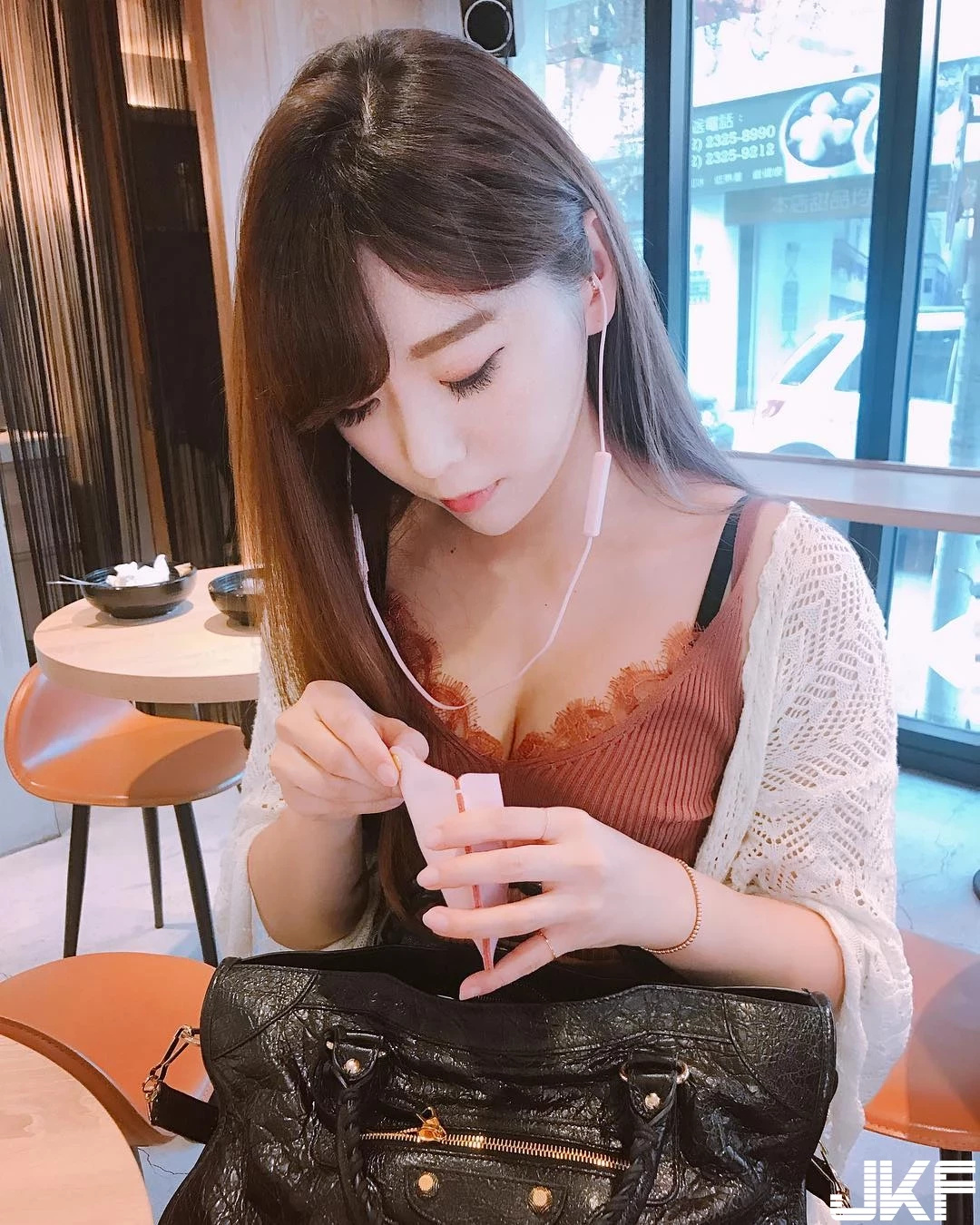 4864168.webp