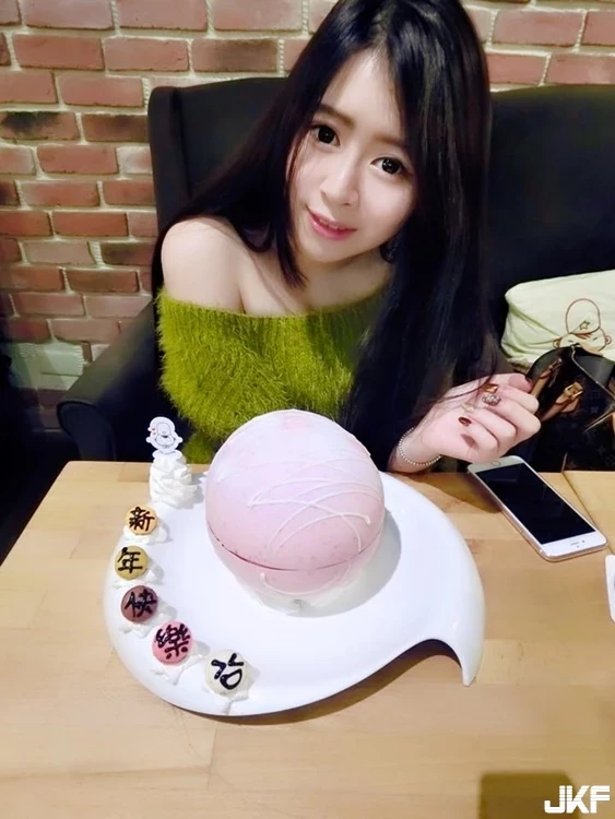 16890350.webp