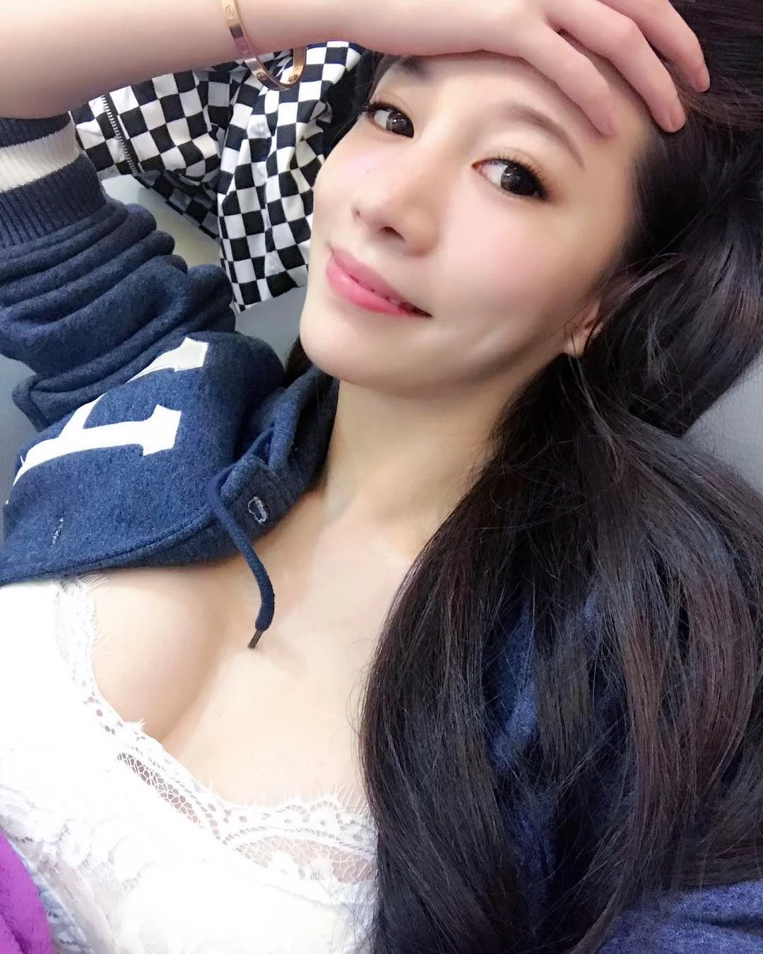 4354176.webp