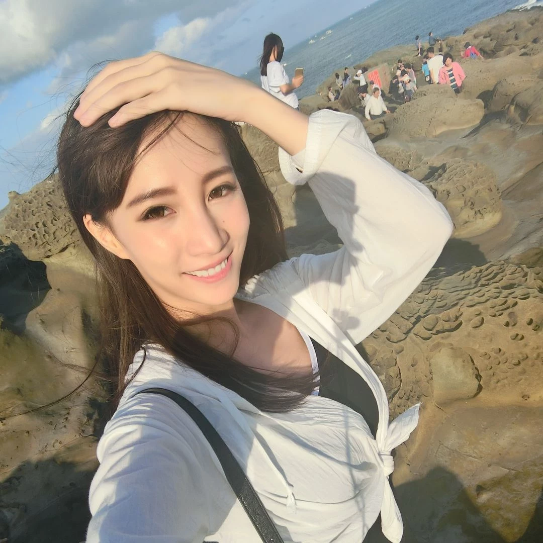 4354190.webp