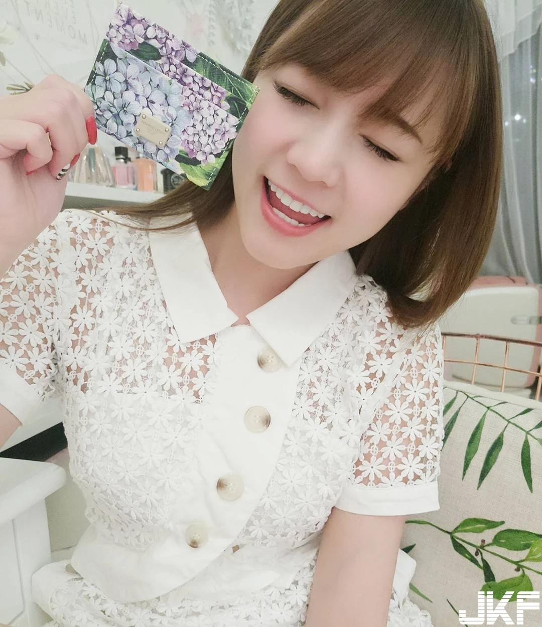 5043303.webp