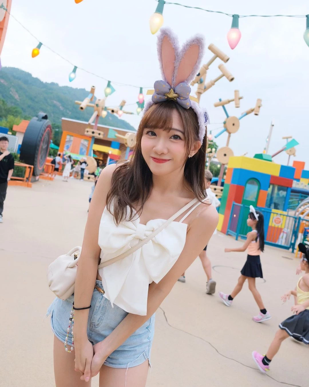 28403317.webp