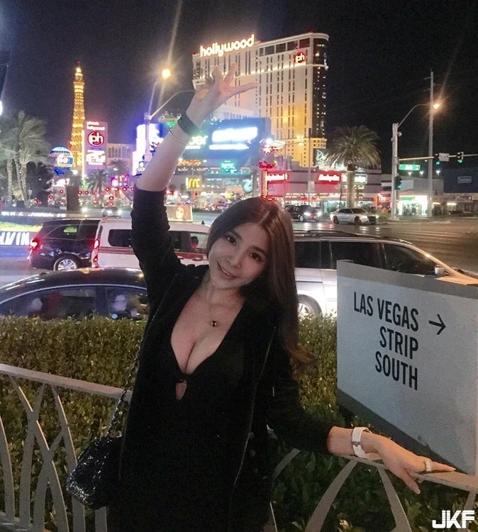 16881372.webp