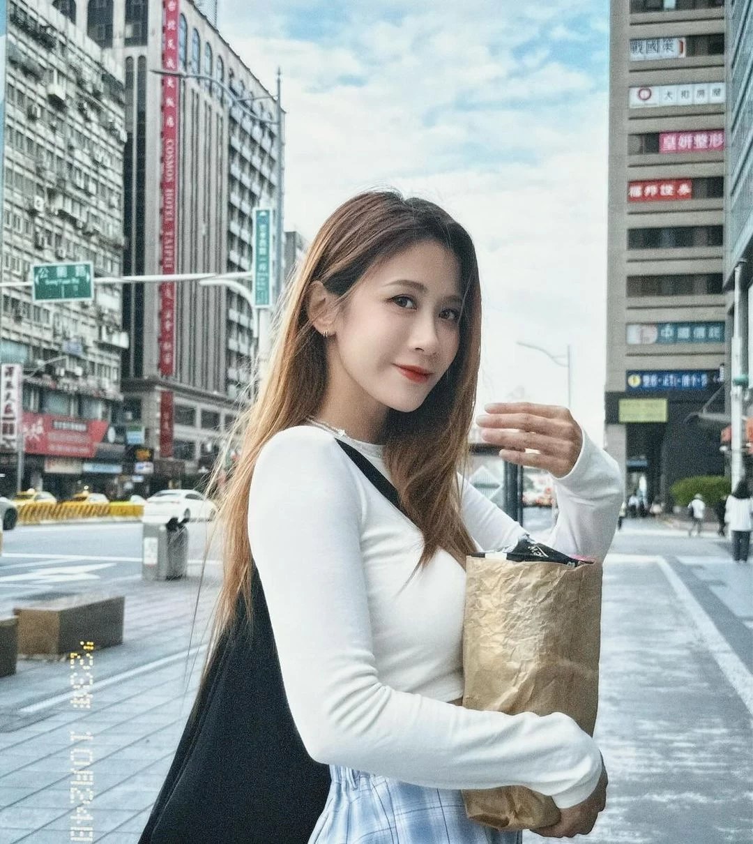 28151757.webp
