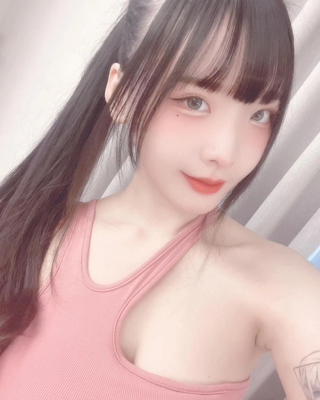 28501240.webp
