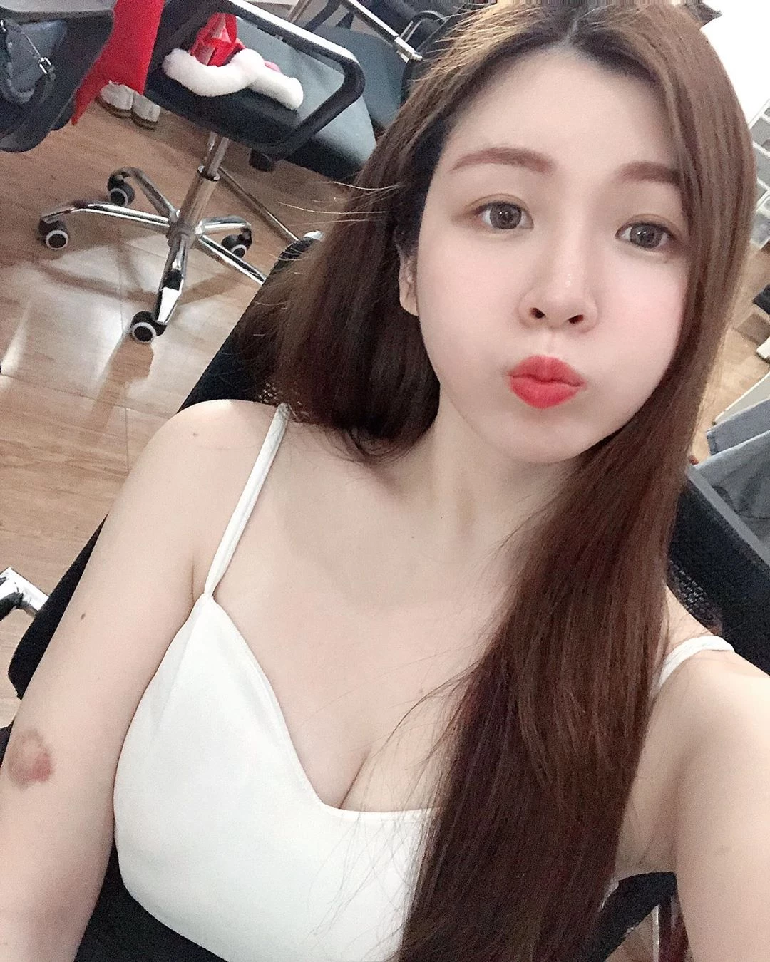 4015977.webp